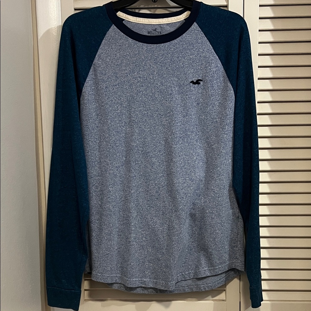 Hollister Men's Medium Blue Long Sleeve Shirt